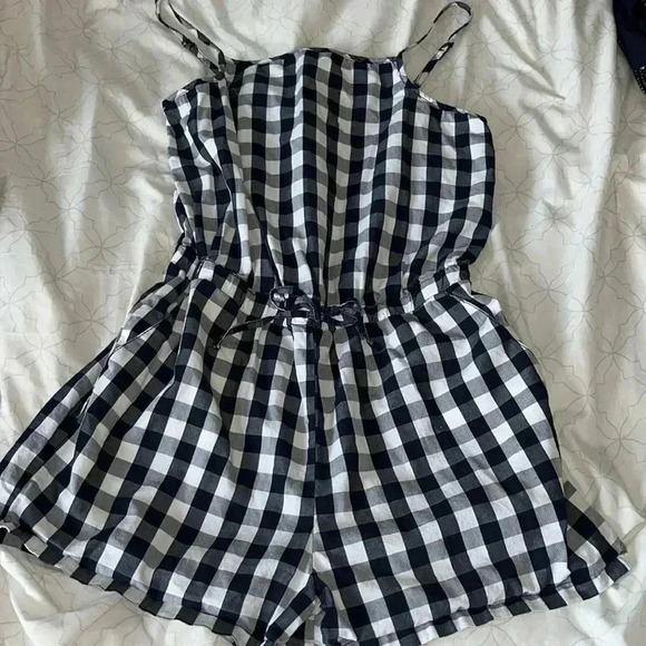 Women’s size small gingham romper - Picture 1 of 4
